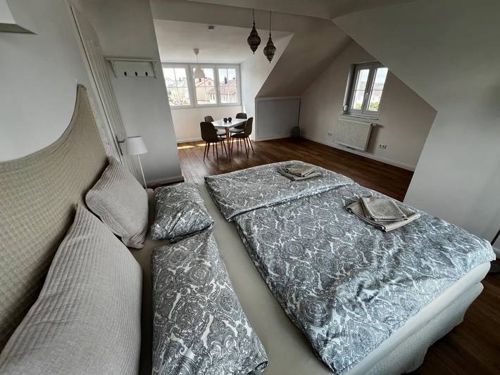 Appartement entier, Appartement « Confort au-dessus de Besigheim » avec vue sur les montagnes et Wi-Fi in Besigheim, Kraichgau