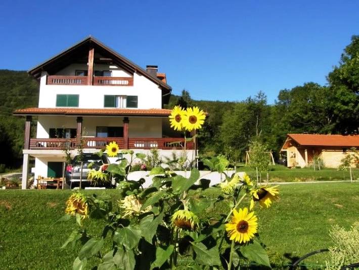 Apartamento entero, Apartamento de vacaciones para 5 personas con balcón in Rudanovac, Condado de Lika-Senj