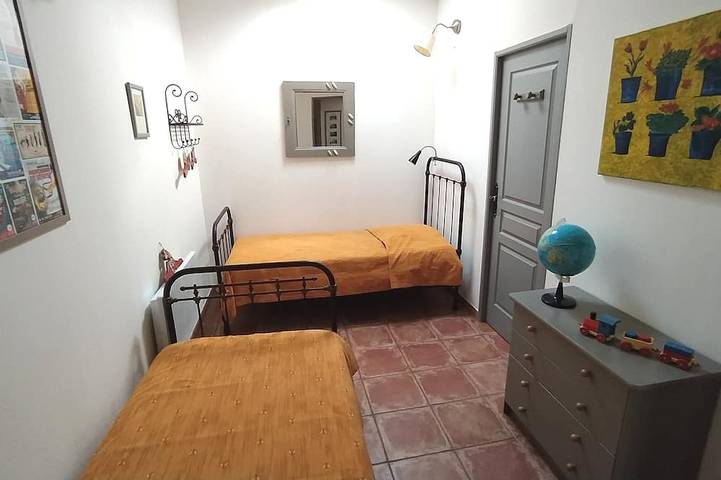 Gîte pour 6 personnes, avec piscine et jardin, animaux acceptés à Cabannes - 4