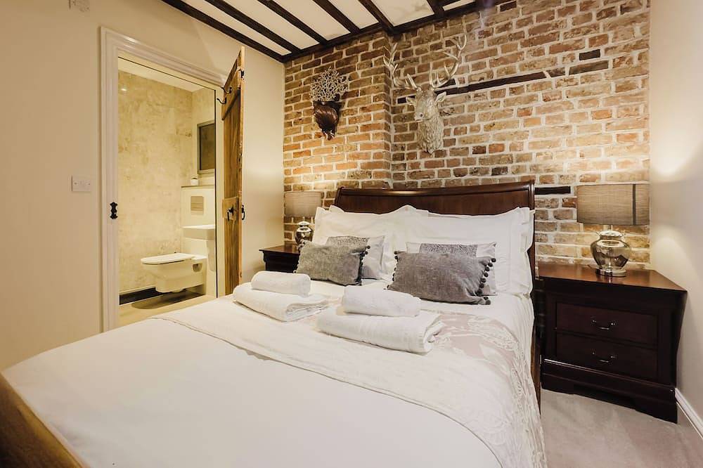 Experience boutique comfort above The Powell pub in Birchington. Stylish en-suite rooms, luxury touches, and a vibrant pub below—perfect for business, couples, or families. Book your coastal escape today! in Birchington, Kent