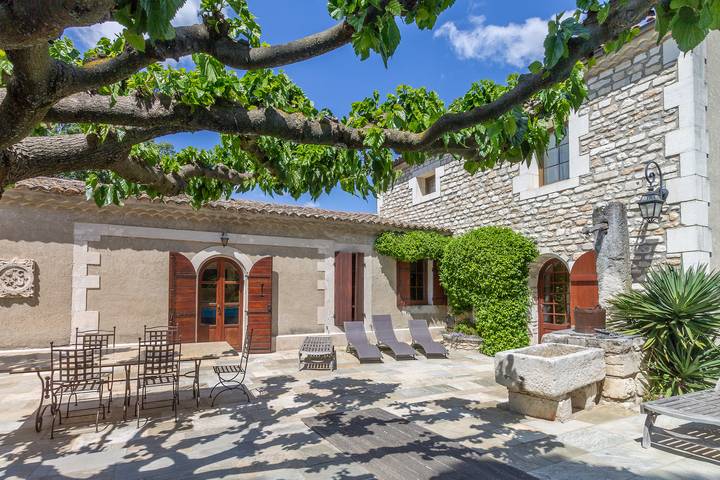 Location de vacances pour 12 personnes, avec jardin et terrasse, animaux acceptés à Saint-Rémy-de-Provence - 4