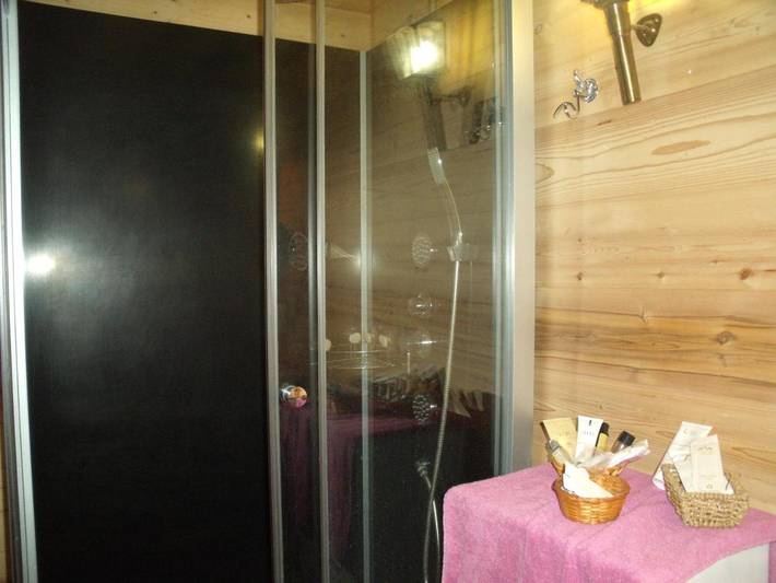 Gîte pour 3 personnes, avec terrasse ainsi que vue et jardin à Priay - 3
