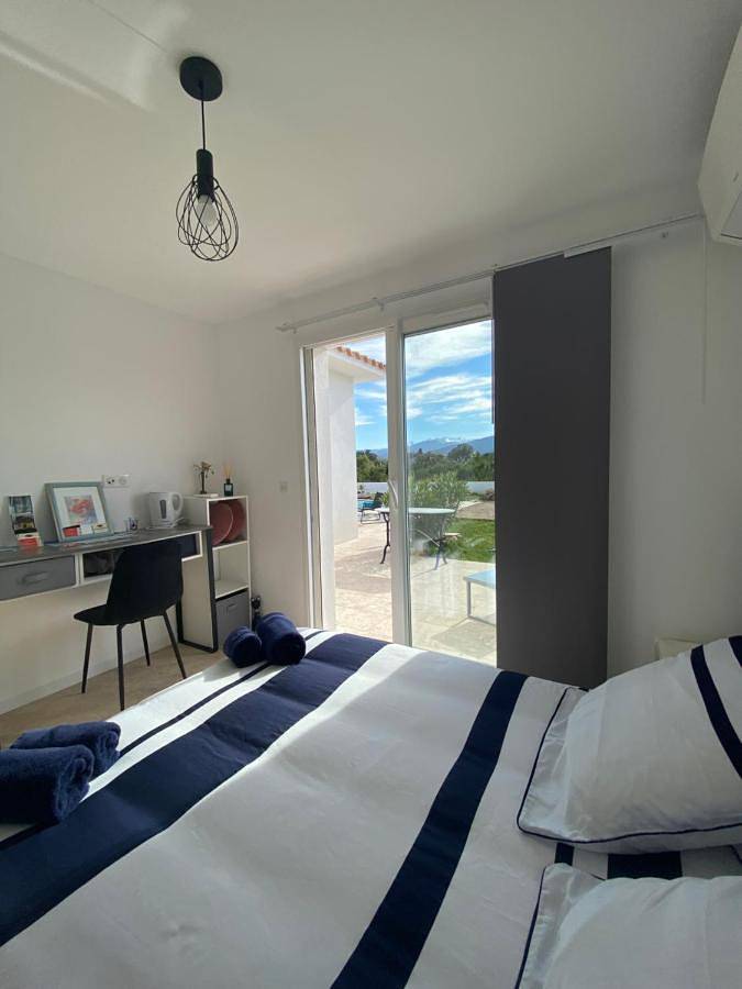 Chambre d’hôte pour 2 personnes, avec vue et piscine ainsi que jardin et terrasse à Ghisonaccia