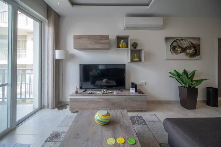 Gîte pour 6 personnes, avec Balcon ainsi que Terrasse et Piscine dans Zebbug - 3