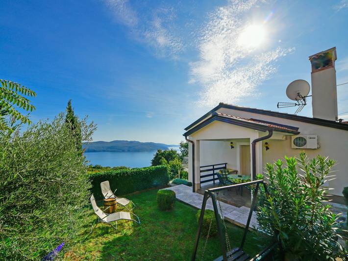 Ferienhaus für 2 Personen, mit Balkon und Terrasse sowie Garten in Moscenicka Draga