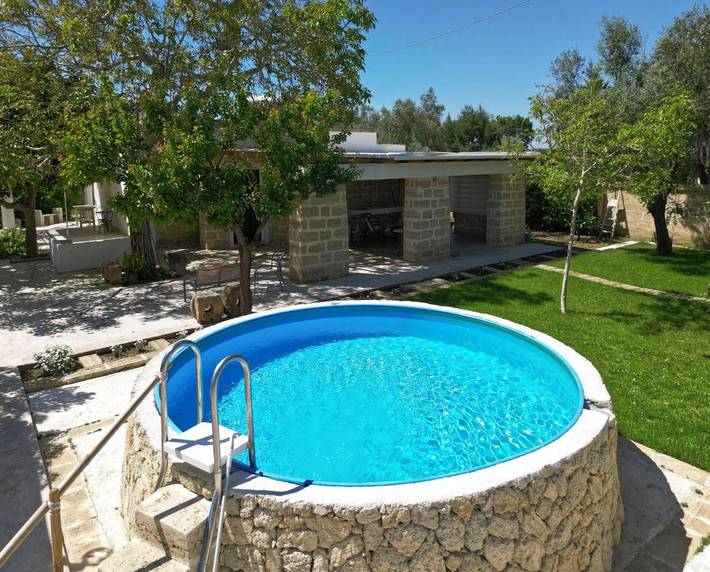 Villa per 9 persone, con giardino e piscina nonché panorama, adatto a famiglie con bambini a Parabita