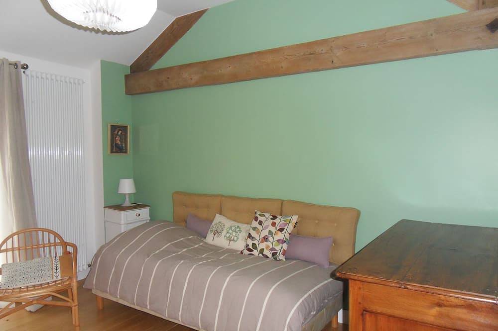 Atypical building with modern comfort for families with children or professionals in Ermenonville, Río Oise