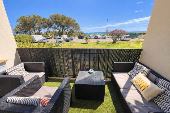 Gîte pour 2 personnes, avec terrasse ainsi que vue et piscine dans Marineland (Juan-les-Pins) - 3