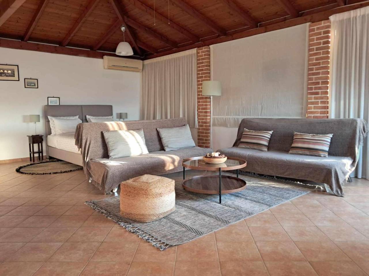 Ganze Wohnung, Apartment „A View From The Attic Window“ mit Meerblick, Wlan und Klimaanlage in Kyparissia, Golf von Kyparissia