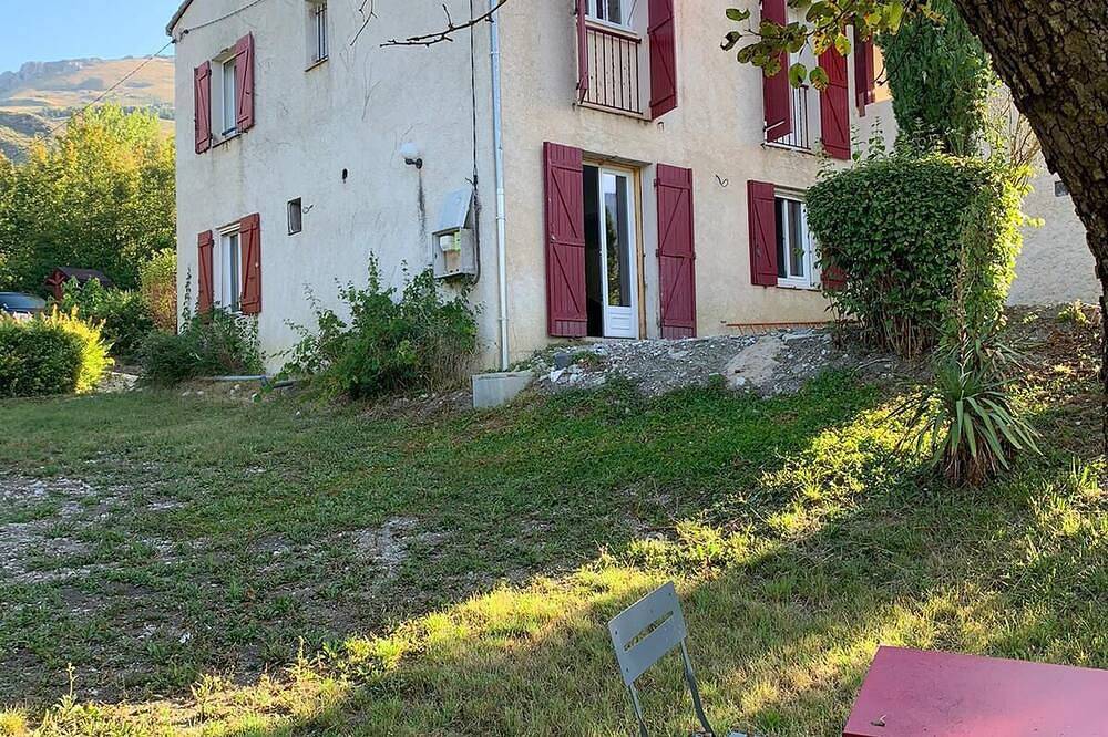 Bas de Villa Tout Confort au Calme Absolu Avec Deux Chambres in Tartonne, Alpes-de-Haute-Provence
