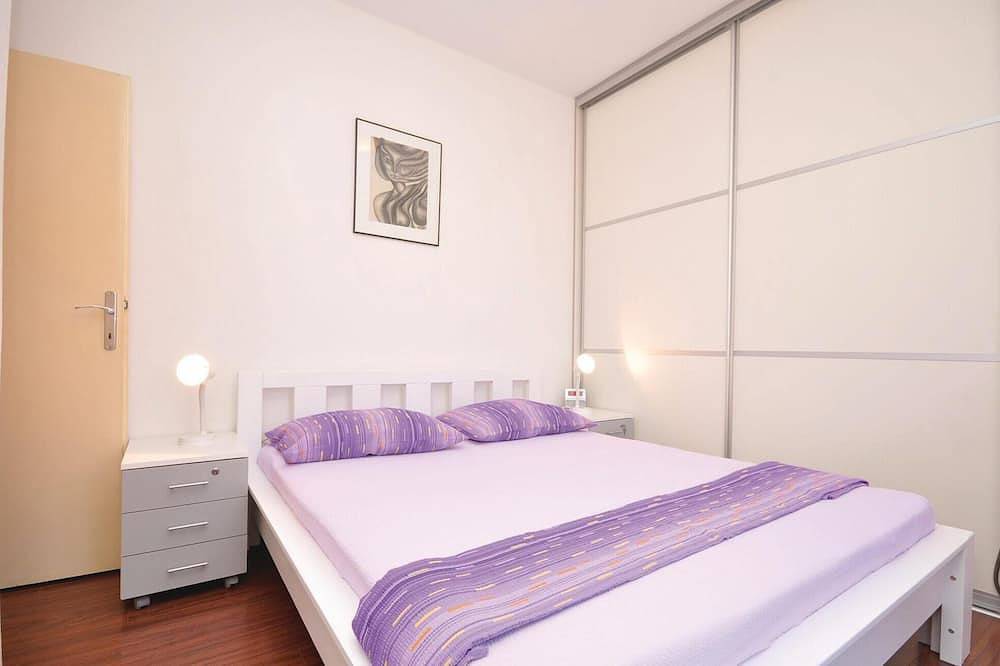 Apartamento entero, 3 bedroom beach front apartment in Supetar in Supetar, Brac