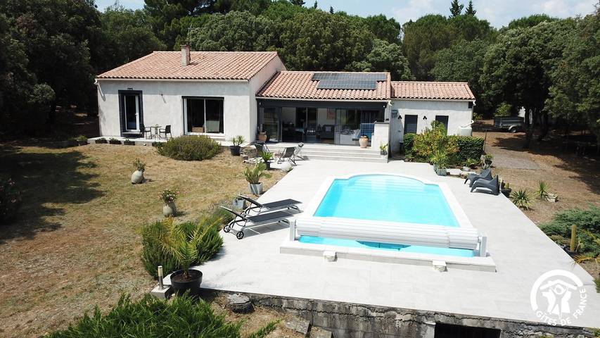 Gîte pour 6 personnes, avec Terrasse ainsi que Jardin et Piscine à Ventenac-Cabardès