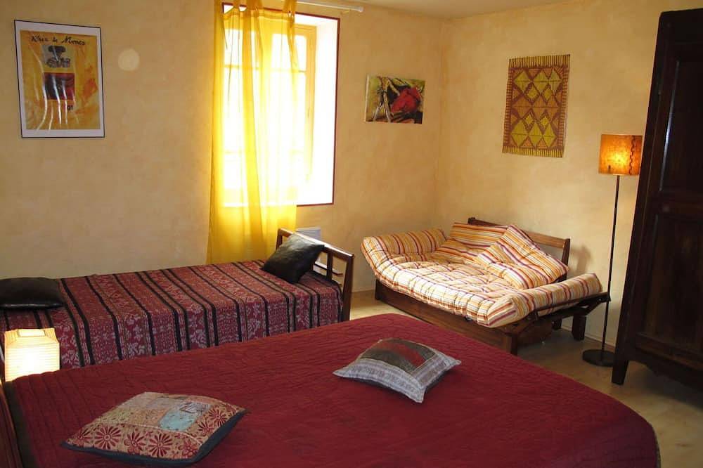 Beautiful private villa with Wifi, Tv, terrace, pets allowed, panoramic view and parking in Saint-Montan, Privas