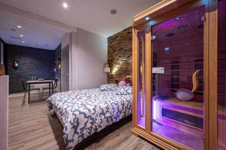 Location de vacances pour 2 personnes, avec sauna ainsi que jardin et jacuzzi dans Torcy - 3