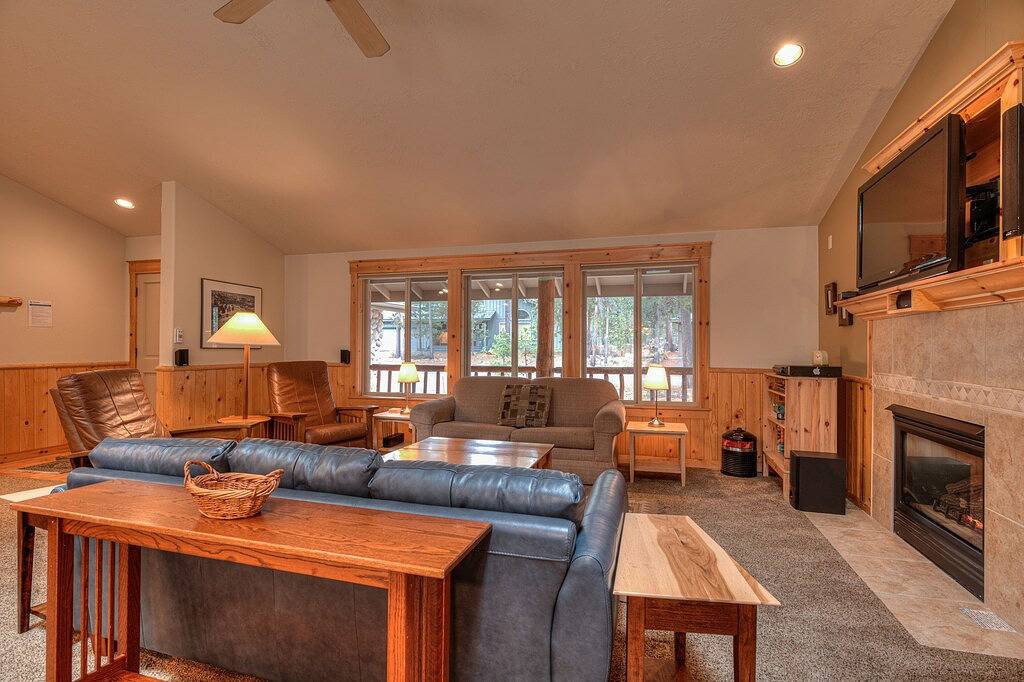 Ruhige Lage am Nordende, elegantes zeitgenössisches Ranchhaus mit 3 Schlafzimmern in Sunriver, Deschutes County