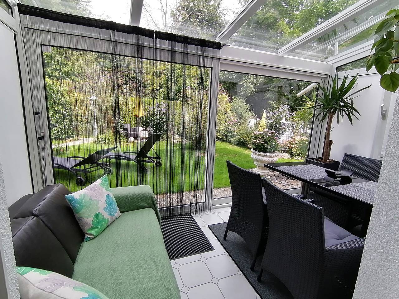 Appartement '1' met privéterras, gedeelde tuin en Wi-Fi, foto 8