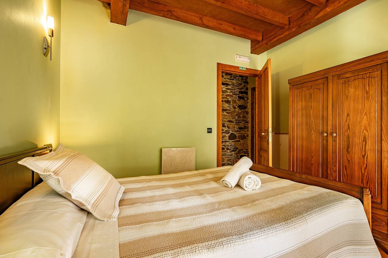 Room A Penela in Mondoñedo with terrace, shared garden, and Wi-Fi in Mondoñedo, Lugo Province