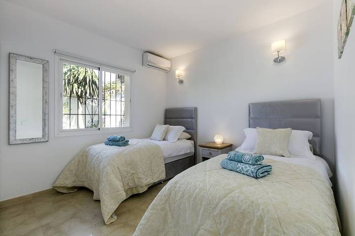 Luxueuse villa de 3 chambres en bord de mer, située à quelques minutes de toutes les commodités in San Pedro Alcantara, Marbella