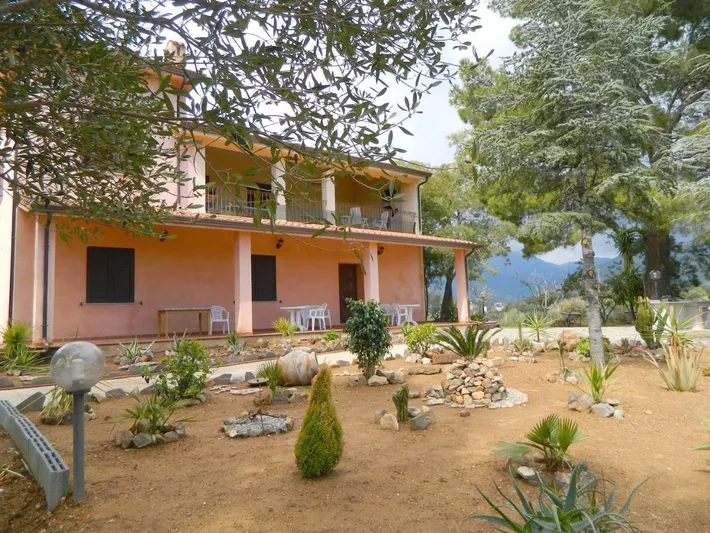 Appartamento vacanze per 8 persone, con panorama e giardino nonché terrazza, con animali domestici - 1