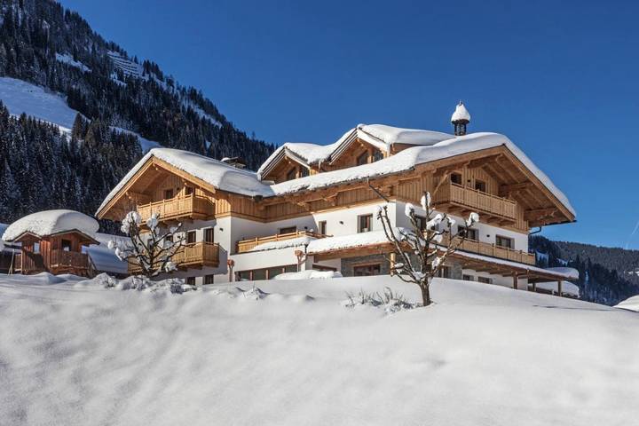 Vakantiewoning voor 5 personen, with uitzicht and tuin as well as zwembad and sauna in Kleinarl