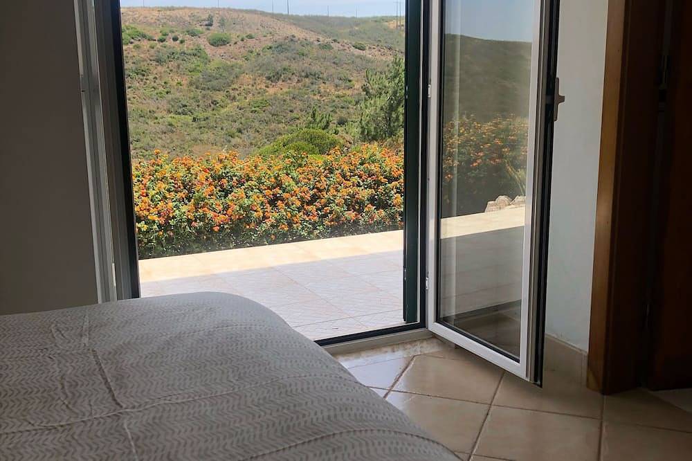 Fabelhafte Lage mit Meerblick. Moderne, abgelegene, familienfreundliche Villa. in Vale de Telha, Aljezur