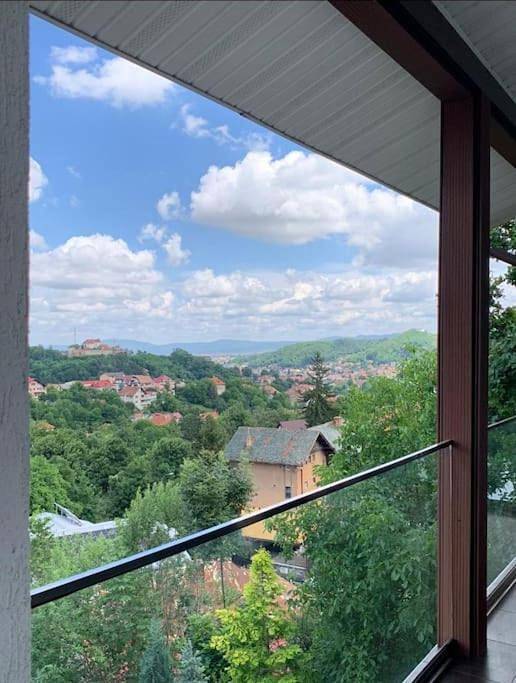 Maison d’hôte pour 2 personnes, avec terrasse ainsi que jardin et vue à Brașov