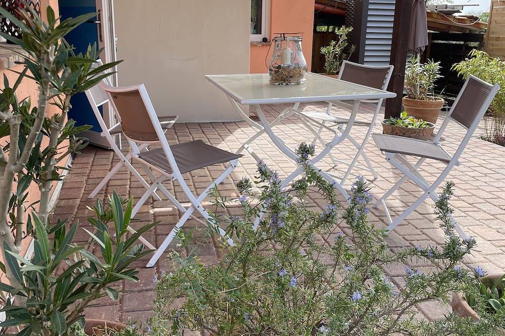 Ganze Wohnung, Ferienwohnung im Spargeldorf Schäpe mit großer Südwest Terrasse in Beelitz, Mittelmark