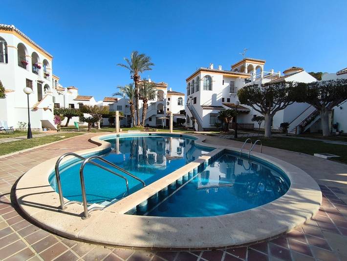 Location de vacances pour 4 personnes, avec jardin dans Playa Flamenca - 2