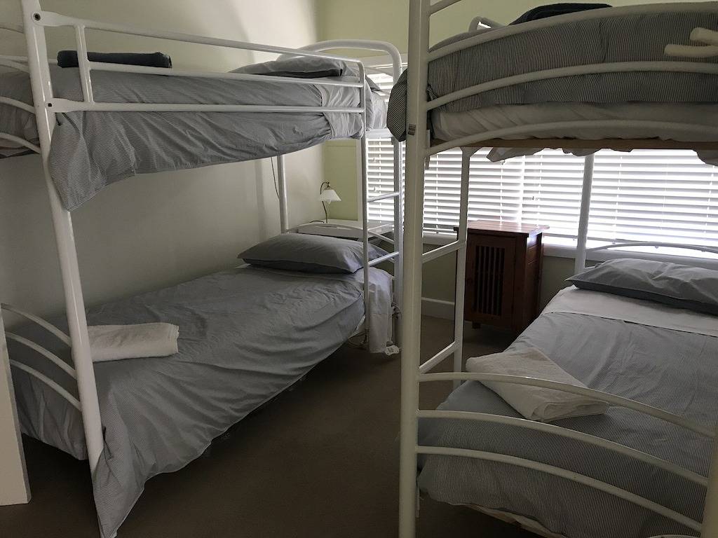 Grüne Wälder und Gärten im Grünen, Holzfeuer und ein Whirlpool laden zum Verweilen ein. in Trentham, Hepburn Shire