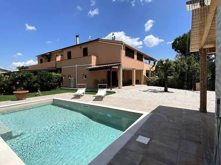 Villa per 8 persone, con piscina e giardino a Bibbona