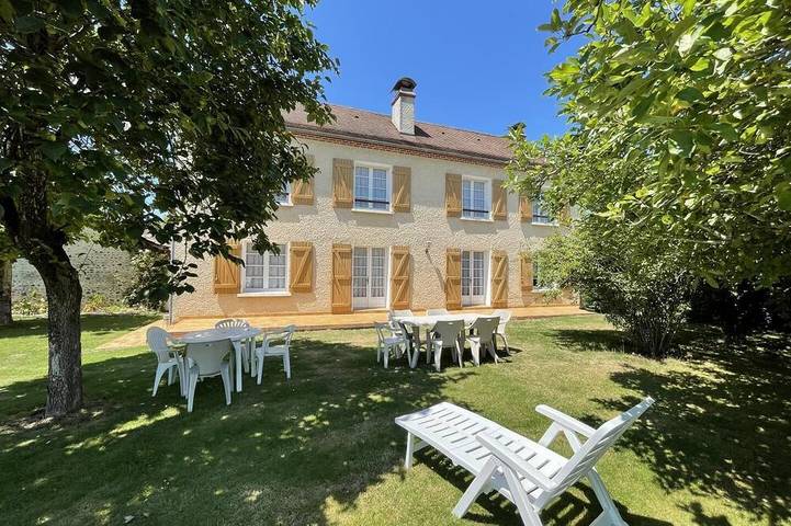 Location de vacances pour 7 personnes, avec jardin dans Thèze