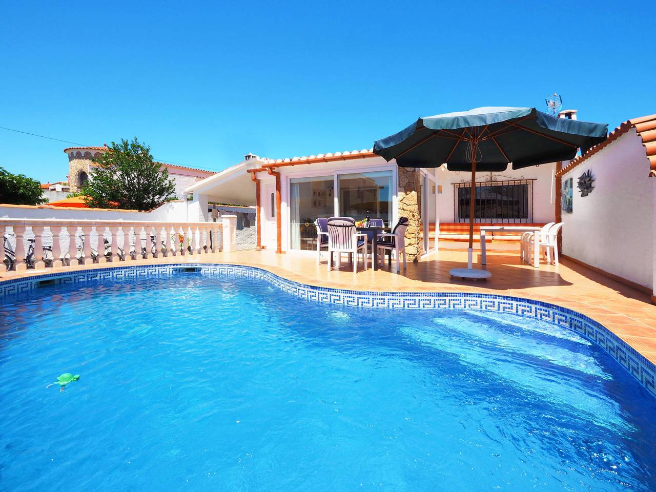 Peni in Empuriabrava, Oberampurien