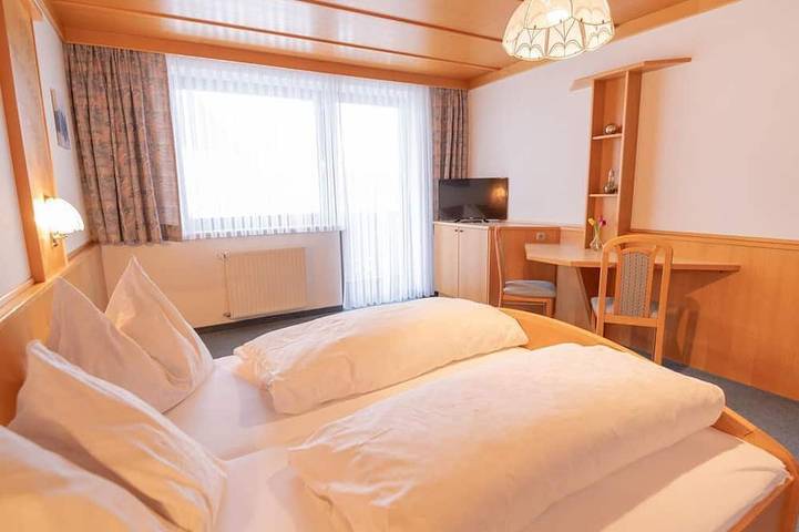 Vierbettzimmer, Dusche, Wc, Balkon - Gasthof Kirchenwirt in Innviertel