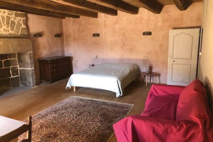 Location de vacances pour 8 personnes, avec jardin et terrasse à Saint-Vincent-de-Salers - 2