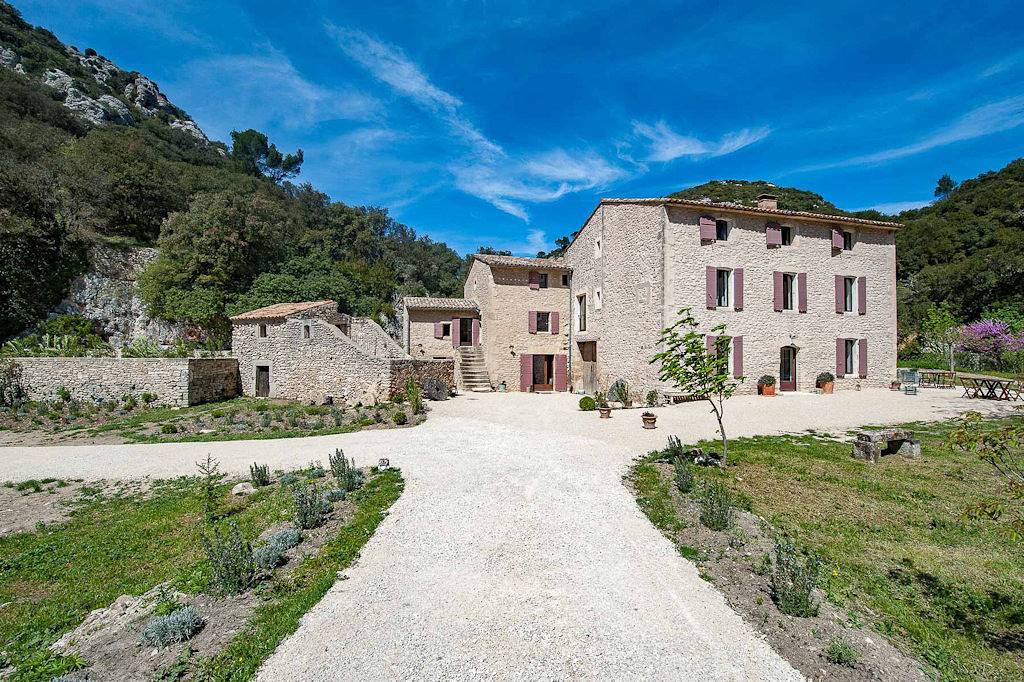 Chambre avec vue sur le jardin, piscine et parking in Bonnieux, Parc naturel régional du Luberon