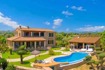 Villa für 10 Personen, mit Balkon und Seeblick sowie Garten in Alcúdia