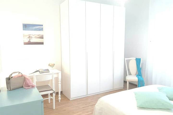 Appartement entier, Grand et lumineux, à deux pas du château, balcon, WIFI Gratuit, A / C, parking in Rimini, Province de Rimini