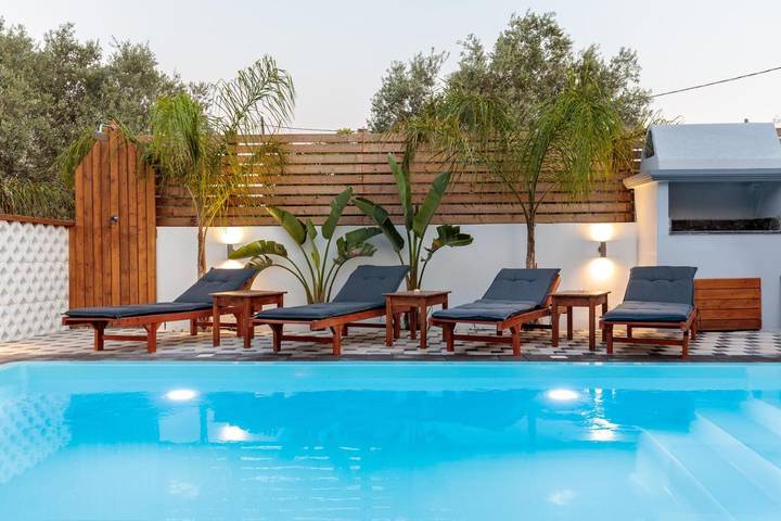 Ferienwohnung für 3 Personen, mit Terrasse und Garten in Archangelos