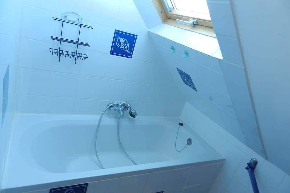 Vista Panorámica En La Bahía De Paimpol, bretón longère, todo confort, bienvenido. in Paimpol, Côte de Goëlo