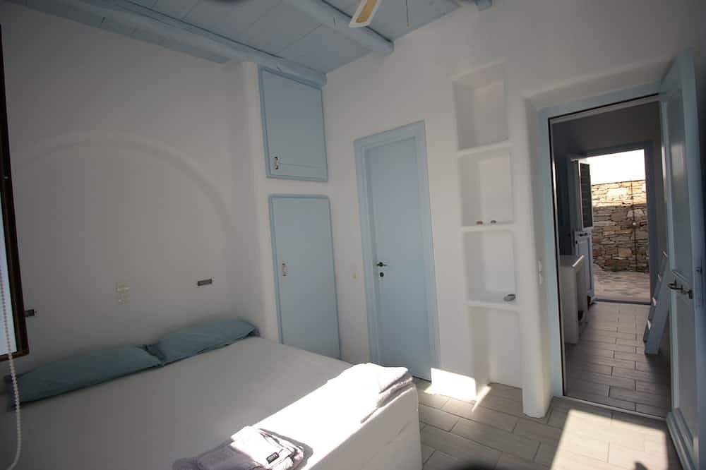 Near Golden Beach - Villa with private Pool and amazing view to the Aegean in Paros