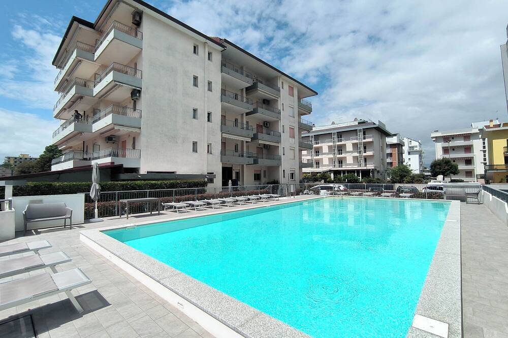 Apartamento entero, Refugio junto a la playa con piscina en Jesolo in Lido di Jesolo, Jesolo-city