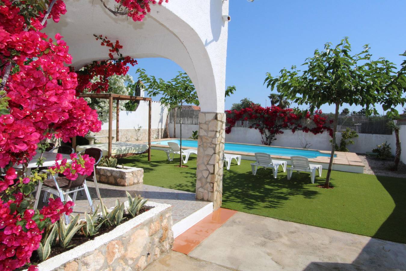 Casa Coll Verd,ideal para tus vacaciones cerca del mar, wifi gratuito, aire acondicionado opcional, piscina privada, se admiten mascotas, playa para perros in Riumar, Delta del Ebro