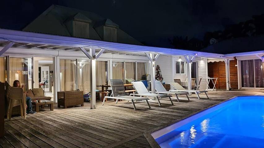 Gîte pour 7 personnes, avec vue ainsi que piscine et jardin dans Plage de l’Anse Vinaigri - 3