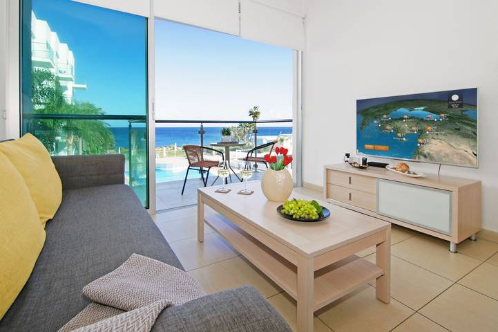 Vacation rental for 3 people, with balcony and pool in Protaras