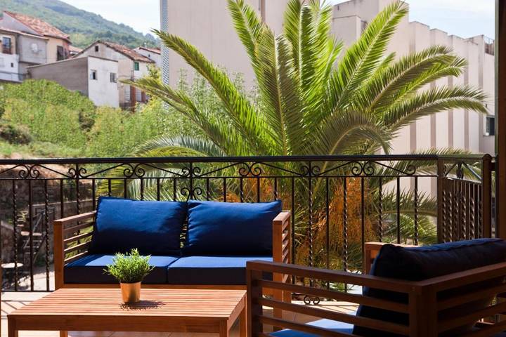 Apartamento para 2 personas, con Balcón además de Terraza y Vistas en Baños de Montemayor