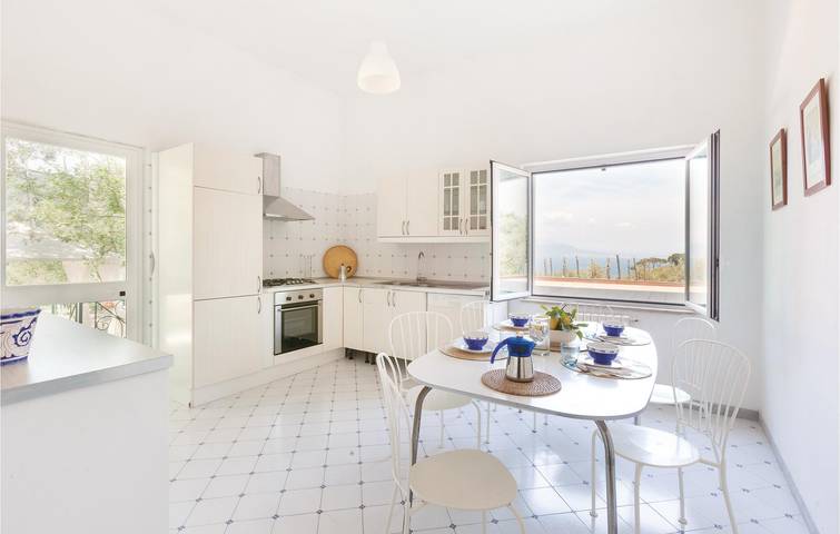 Appartement avec terrasse au bord de la piscine - 900 m de la plage in Sorrento, Province de Naples