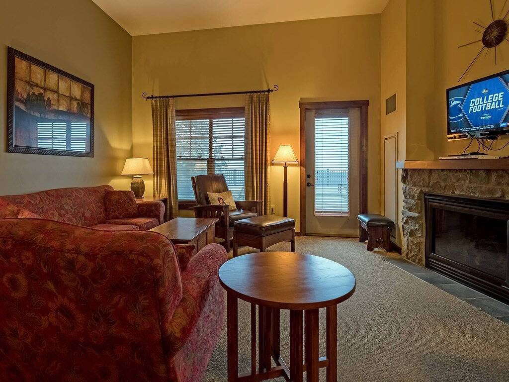 Ganze Wohnung, 2 Br: Hochfliegender Adler 110 in Snowshoe, Greenbrier River