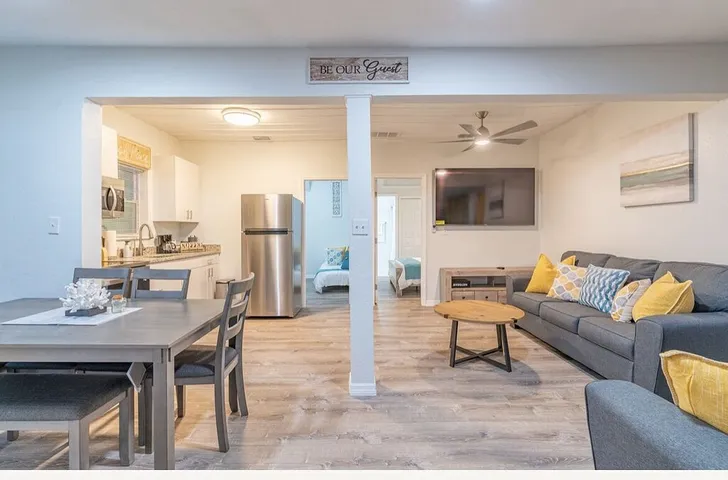 Vacation house for 6 people, with terrace - 1
