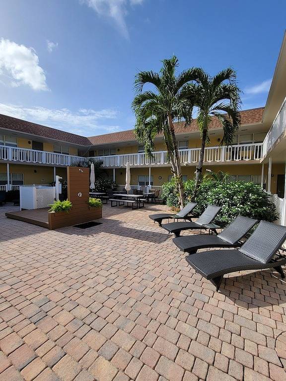 Ganze Wohnung, Comfortable Condo with Pool & Fishing Dock – Walk to the Beach, No Car Needed! in Pompano Beach, Broward County
