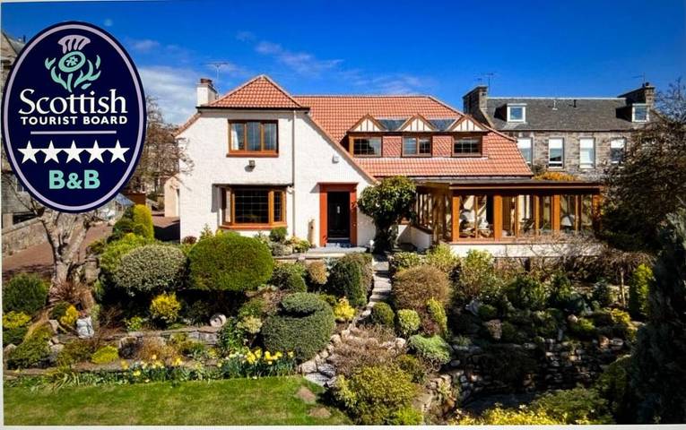 Bed and breakfast for 4 people, with Hot tub and Terrace as well as Garden in St Andrews
